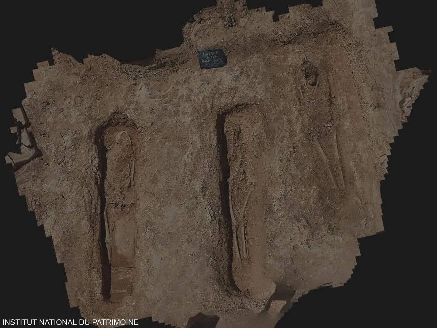 مستشفى جديد... واكتشاف تاريخي! قبور تعود لألفي عام تظهر أثناء البناء