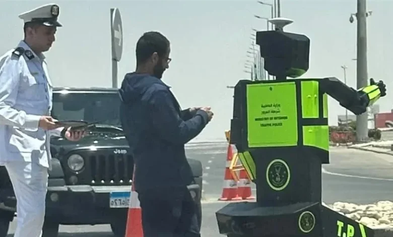 شرطي المرور الجديد... روبوت يضبط الشوارع ويُخالف المخالفين!