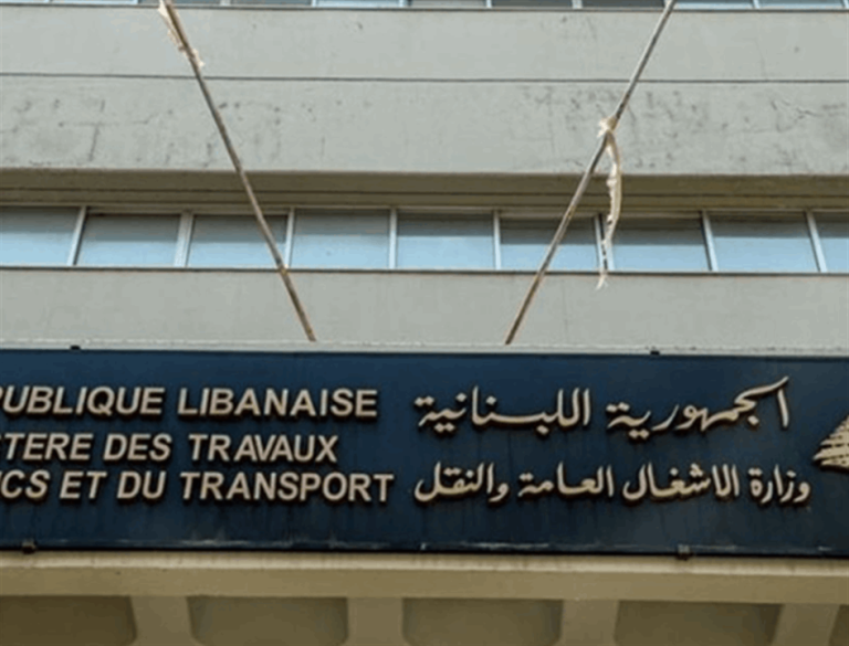 حكاية سفينتين وسط العاصفة... هل لبنان في قلب العقوبات؟