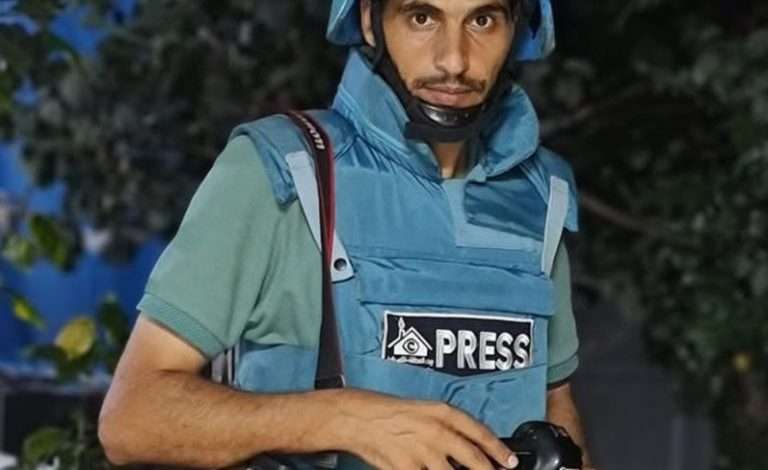 حين تصبح الكلمة جـ ـريمة... الاحتـ ـلال يسـ ـتهدف الصحفيين حتى داخل غرف العلاج