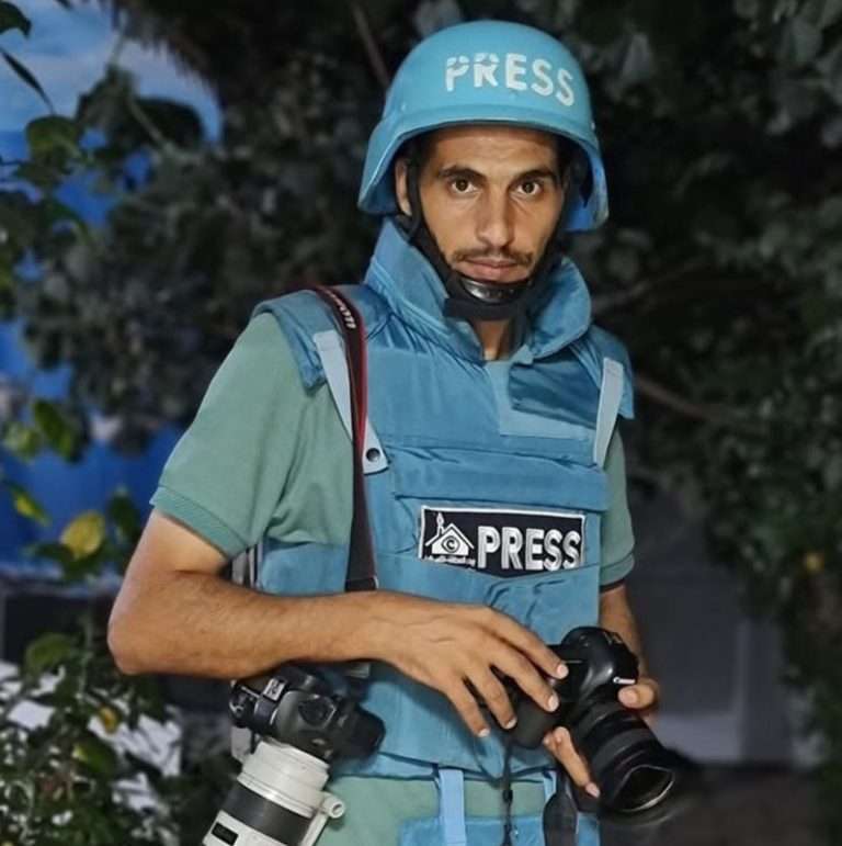حين تصبح الكلمة جـ ـريمة... الاحتـ ـلال يسـ ـتهدف الصحفيين حتى داخل غرف العلاج