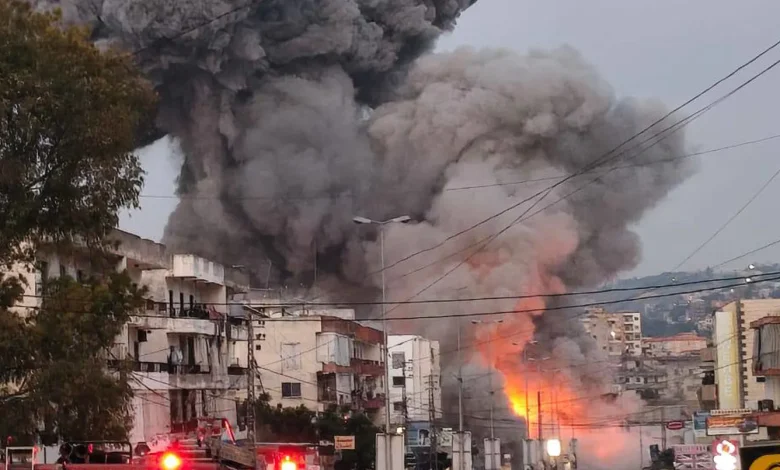 بالفيديو: غـ ـارات إسـ.ـرائيلية مكثفة على بلدات في جنوب وشرق لبنان