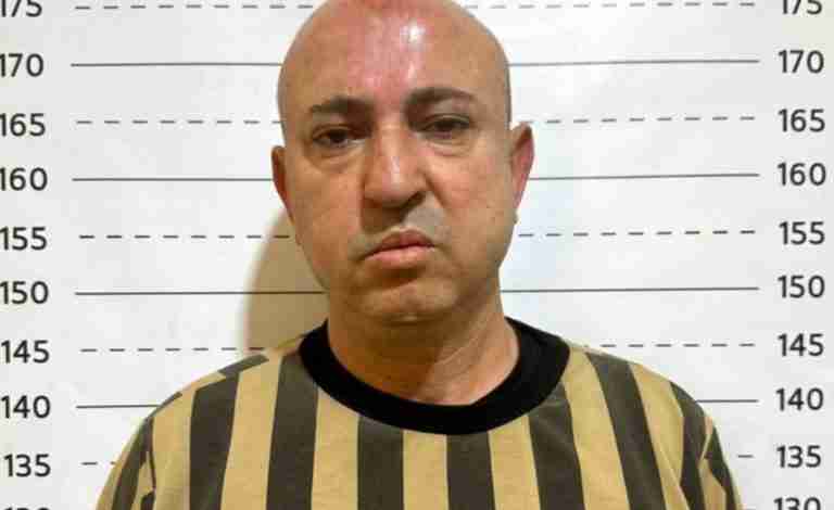 يدٌ خفية تُسقط الورقة الثقيلة من شجرة الأسد