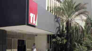 بين الحرب والهواء المباشر... شو صار فعلاً مع برنامج “مع وليد عبود”؟