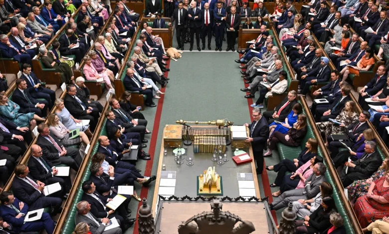 فرنسا تعترف... وبريطانيا بتستحي؟