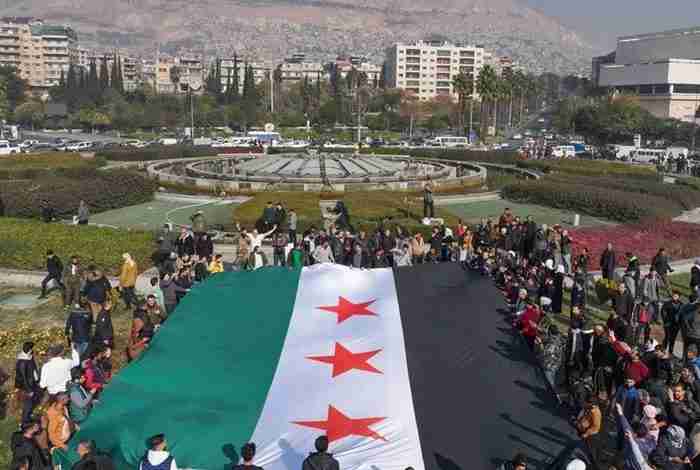 من وصاية الأسد إلى احتواء إسـ ـرائيل: لبنان على طاولة الكبار... بلا صوت