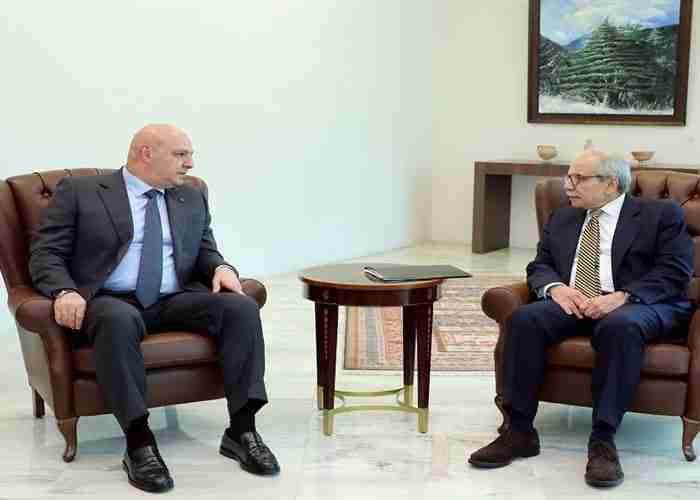 قاسم بيهدّد... وسلام بيردّ: لبنان مش ملعب فتنة!
