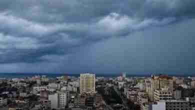 صيف لبنان يهدأ قليلاً... والبحر يهمس بأمواجه المعتدلة