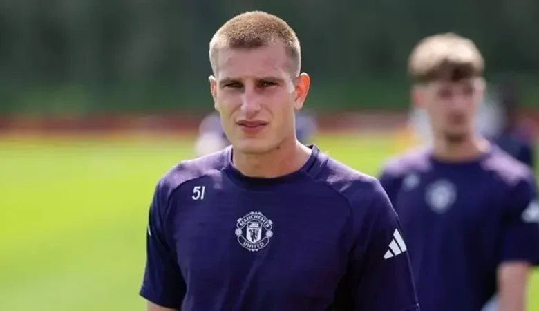 انتحر والده.. مانشستر يونايتد يقدم دعماً نفسياً للاعبه الشاب