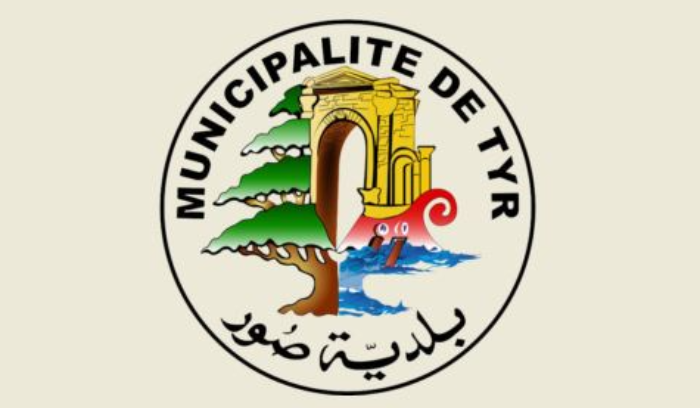مصادرة مواد غذائية منتهية الصلاحية في صور