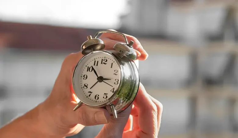 علماء يحذرون من العبث بالعقارب..