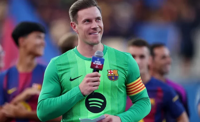 قرار مفاجئ للألماني شتيغن حارس مرمى برشلونة