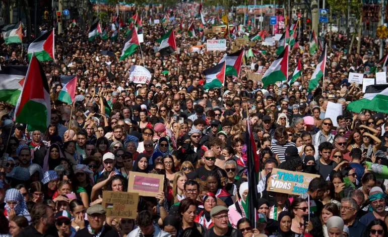أسطول الصمود يوظف الكاميرات والبيانات لجذب اهتمام العالم