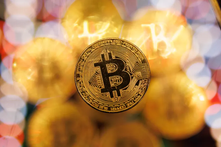 بيتكوين يواصل خسائره بعد تهديدات ترامب بفرض رسوم جمركية على الصين