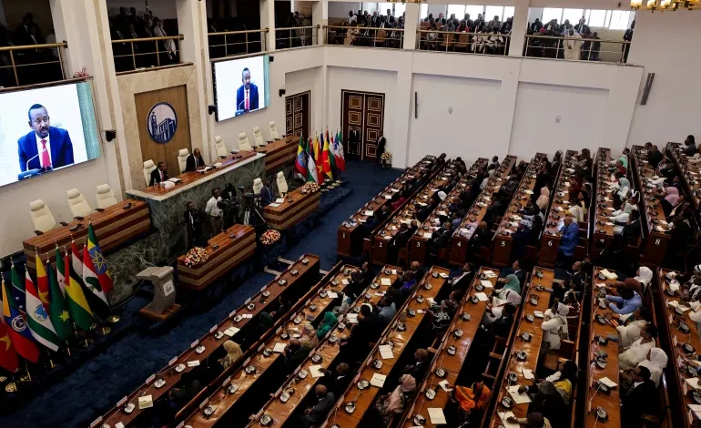 إثيوبيا تطلب وساطة لإيجاد "حل سلمي" مع إريتريا يمنحها منفذا بحريا