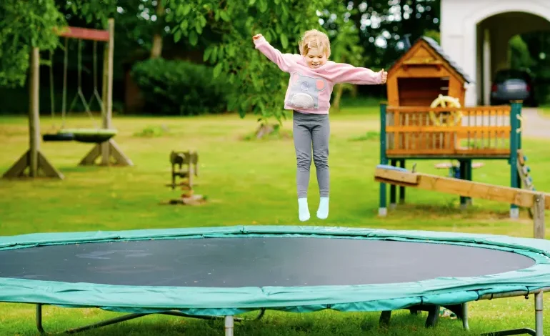 ‫القفز على الترامبولين يهدد الأطفال بقطع في الرباط الصليبي