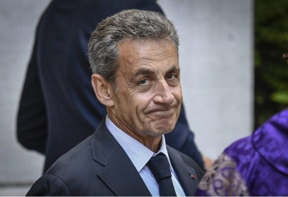 بعيدًا عن الأضواء… من المراتب العليا إلى ركن الانتظار… العدالة تبدأ اليوم مع ساركوزي