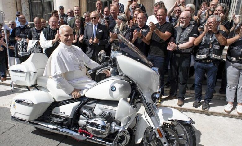 بيع دراجة بابا الفاتيكان في مزاد علني... التفاصيل