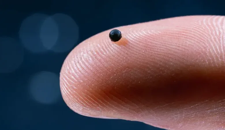 روبوت بحجم حبة رمل يوصل الدواء داخل جسمك