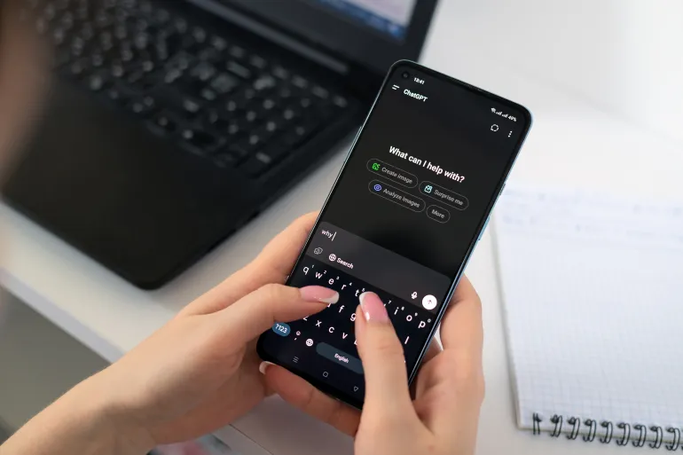 أكثر من نصف مستخدمي "شات جي بي تي" يثقون في نصائحه المالية