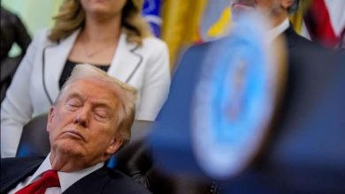 صورة لـ"ترامب" وهو نائم خلال حدث في البيت الأبيض.. ما حكايتها؟