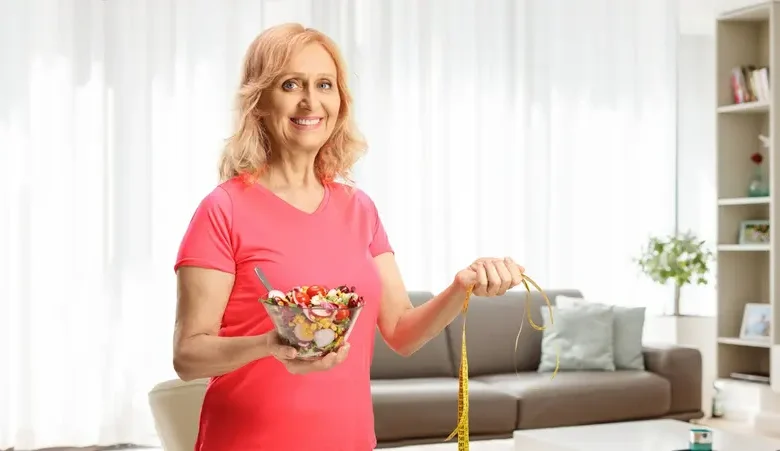 أهم ما يجب أن تتناوله سيدات الـ50 والـ60 لإنقاص وزنهن