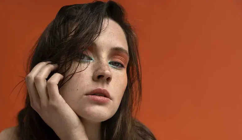 للتخلص من البقع الداكنة.. 4 مكونات فعالة.