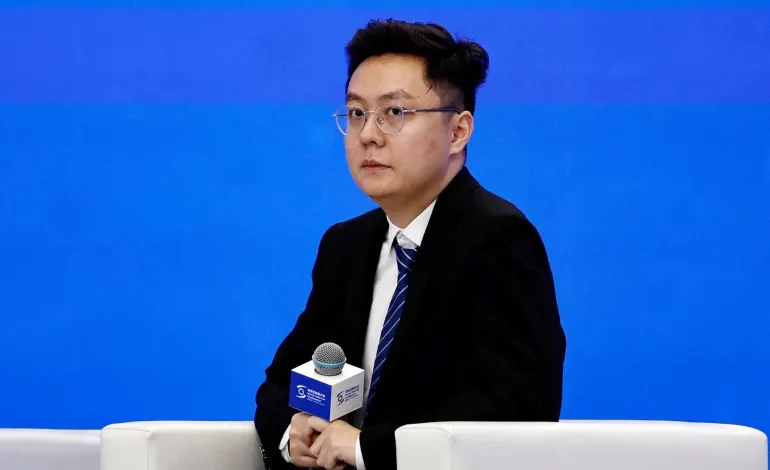 مبتكر "ديب سيك" يخشى الذكاء الاصطناعي