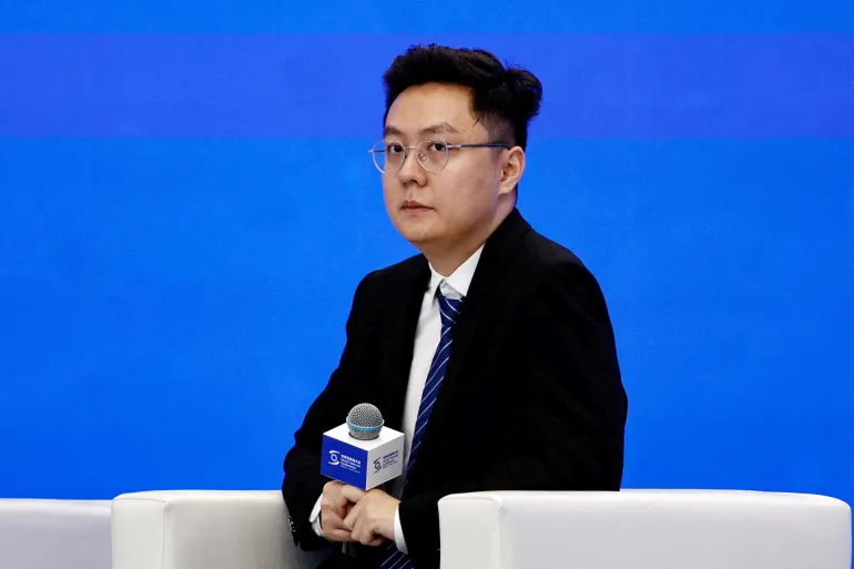 مبتكر "ديب سيك" يخشى الذكاء الاصطناعي