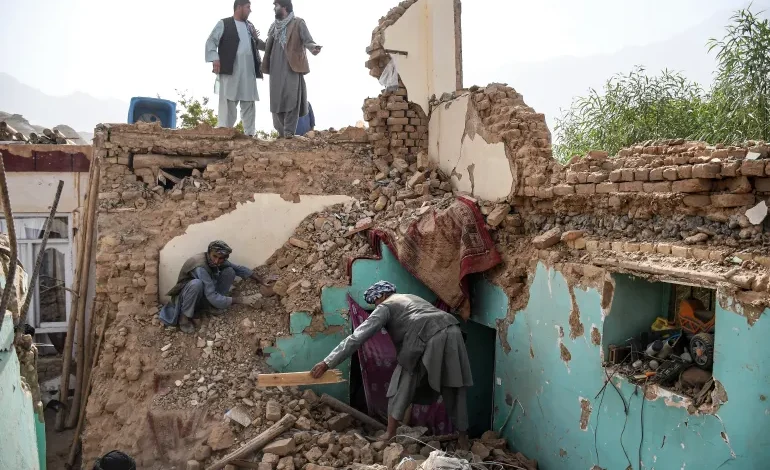 مئات القتلى والمصابين بزلزال