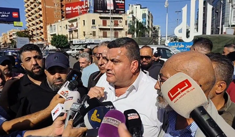 اعتصام تحذيري لاصحاب الميني باص الشرعي في ساحة النور- طرابلس