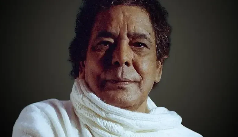 بعد تدهور حالته الصحية.. نقل محمد منير إلى المستشفى