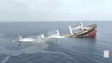 شركات الشحن مترددة رغم إعلان الحوثيين وقف الهجمات في البحر الأحمر