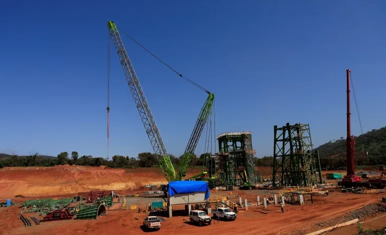 غينيا تدشن منجم الحديد "سيماندو" لتعزيز الاقتصاد