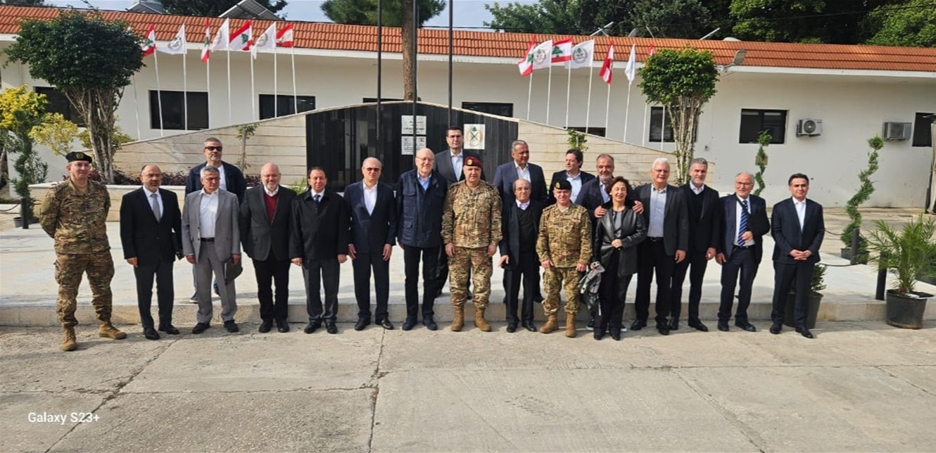 احتفال في ثكنة بنوا بركات في صور بمناسة الذكرى الـ82 للاستقلال