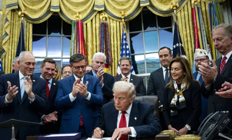 مع إنتهاء أطول إغلاق حكومي في تاريخ أميركا، ترامب: "لن نستسلم أبدا للابتزاز."