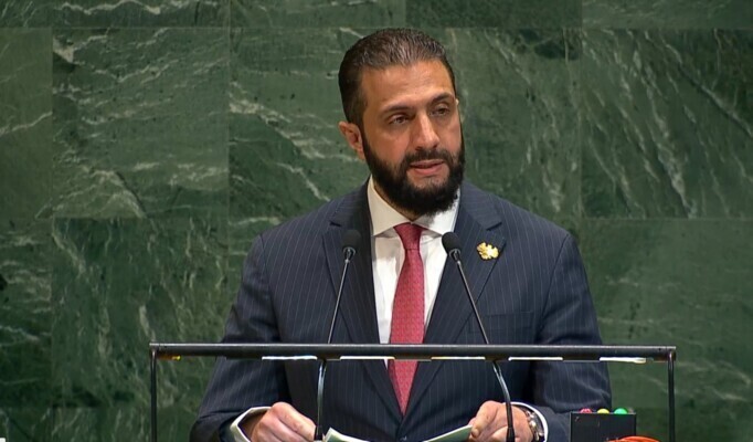 الحكومة البريطانية تغيّر اتجاهها... والشرع يعود إلى الواجهة بقرار مفاجئ