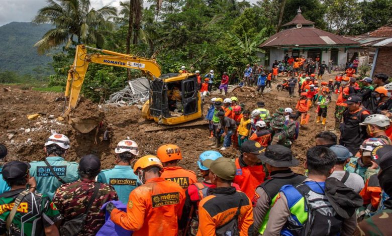 بين الانزلاقات والمياه... اندونيسيا تحت وقع غضب الطبيعة... فكم بلغ عدد الضحايا والخسائر؟