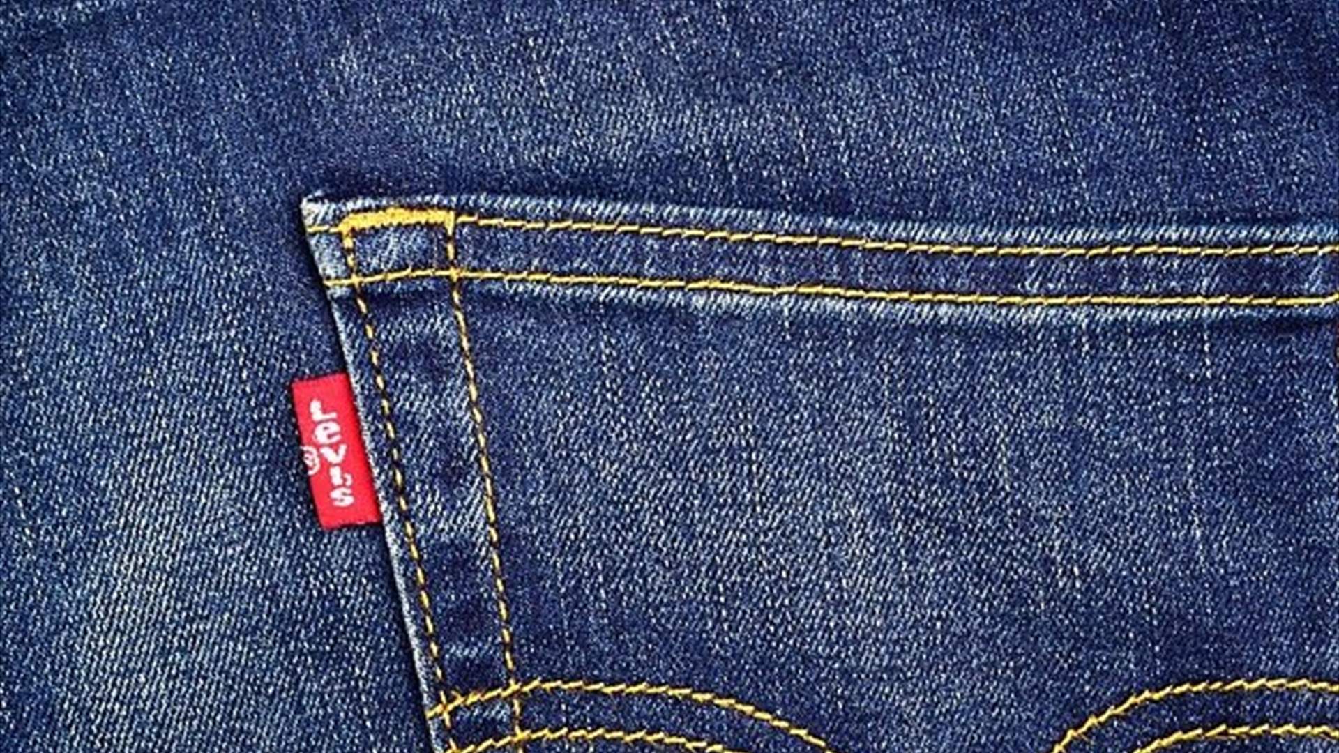 اشترى بنطالًا مستعملًا… والمفاجأة داخل الجَيب!