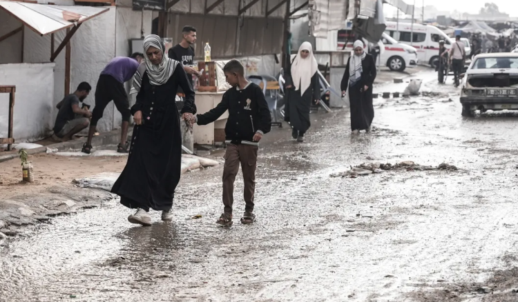 سيول عارمة تغمر الضفة الغربية وغـــ . ز . ة وسط مشاهد مأساوية