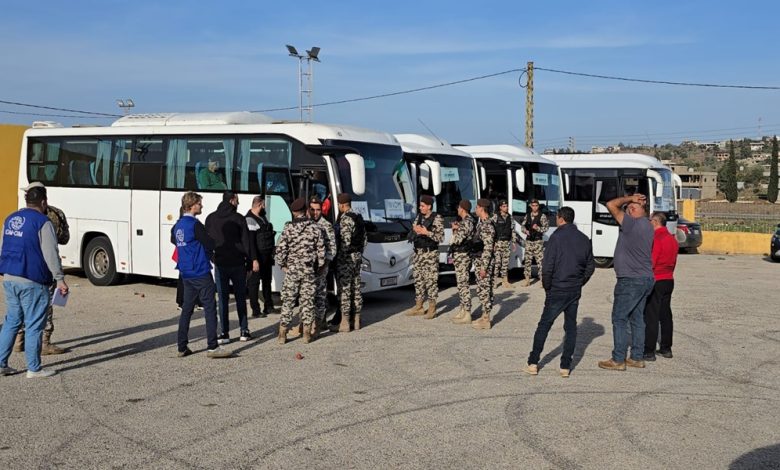 147 نازحًا سوريًّا يغادرون معبر العريضة