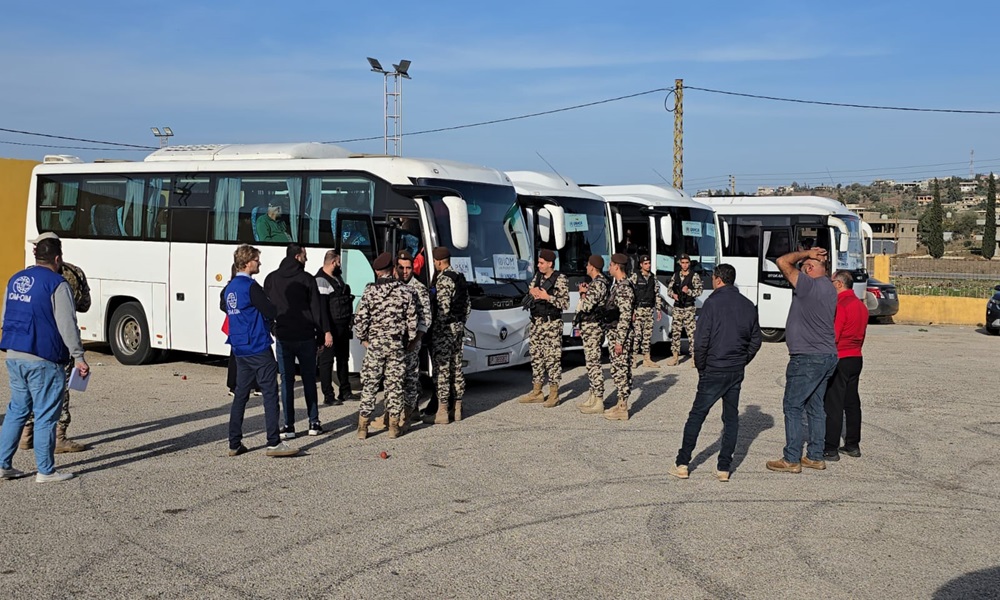 147 نازحًا سوريًّا يغادرون معبر العريضة