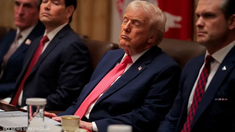 بالصورة ترامب "يغفو" من جديد في اجتماع حكومي