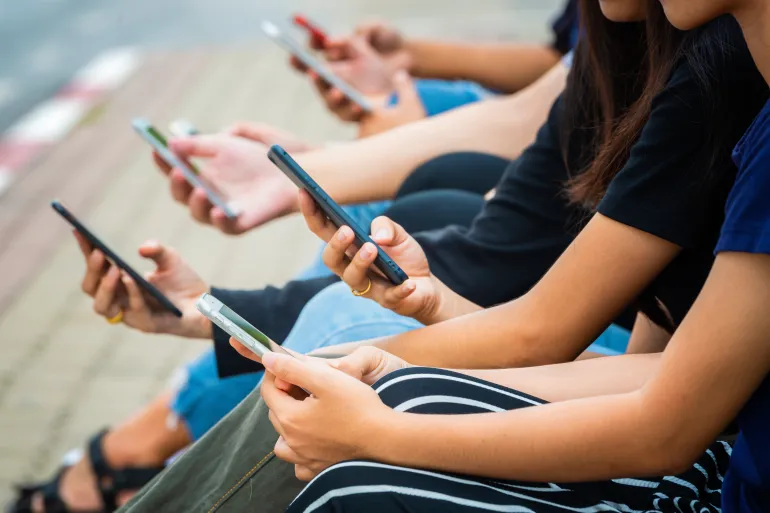 حظر أستراليا وسائل التواصل بالنسبة لصغار السن