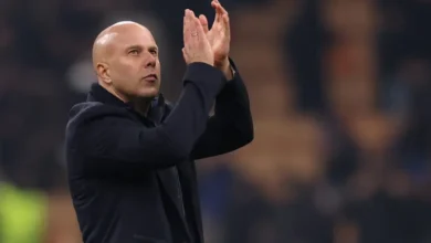 جماهير ليفربول تدعم سلوت ضد محمد صلاح