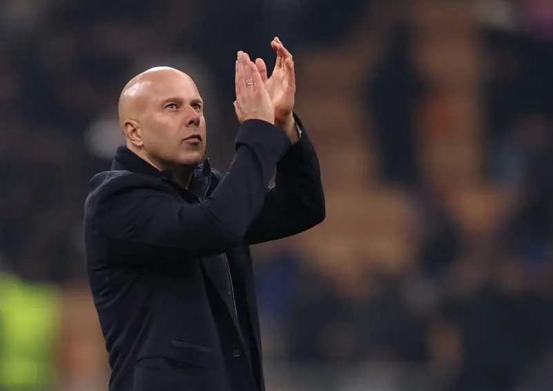 جماهير ليفربول تدعم سلوت ضد محمد صلاح