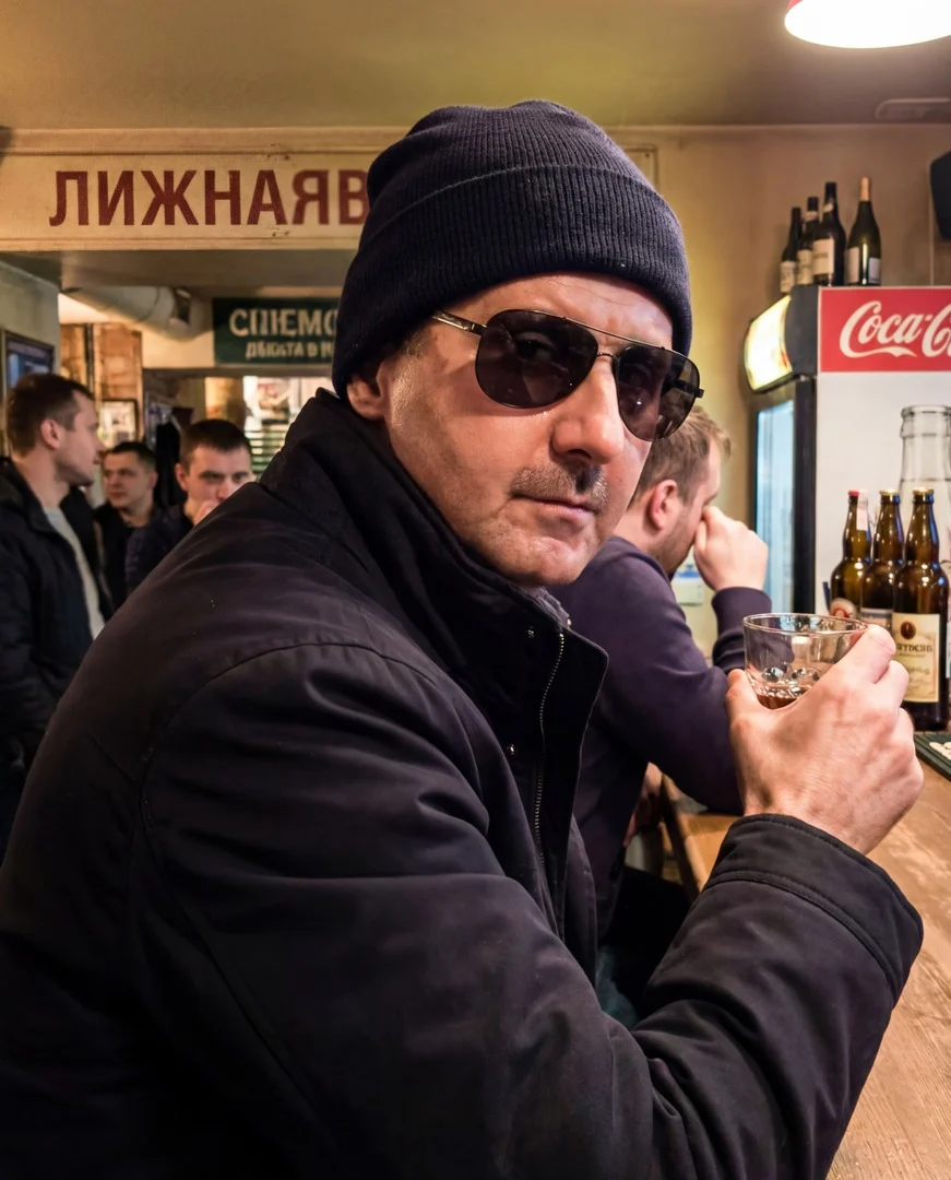 صورة لبشار الأسد في موسكو تثير الجدل