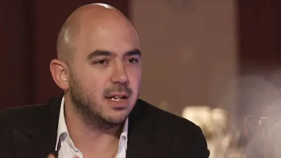 الفنان محمود العسيلي يكشف عدد مرات زواجه