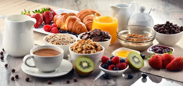 ما هي الأسباب التي تدفعنا لاشتهاء الحلوى في الإفطار