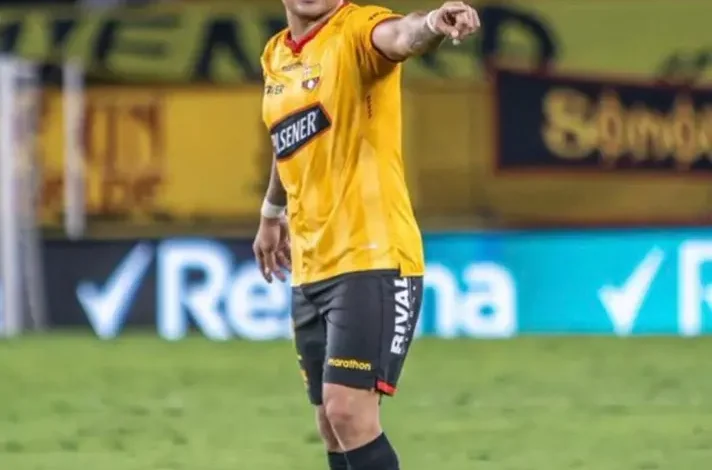 مقتل مدافع برشلونة رميا بالرصاص